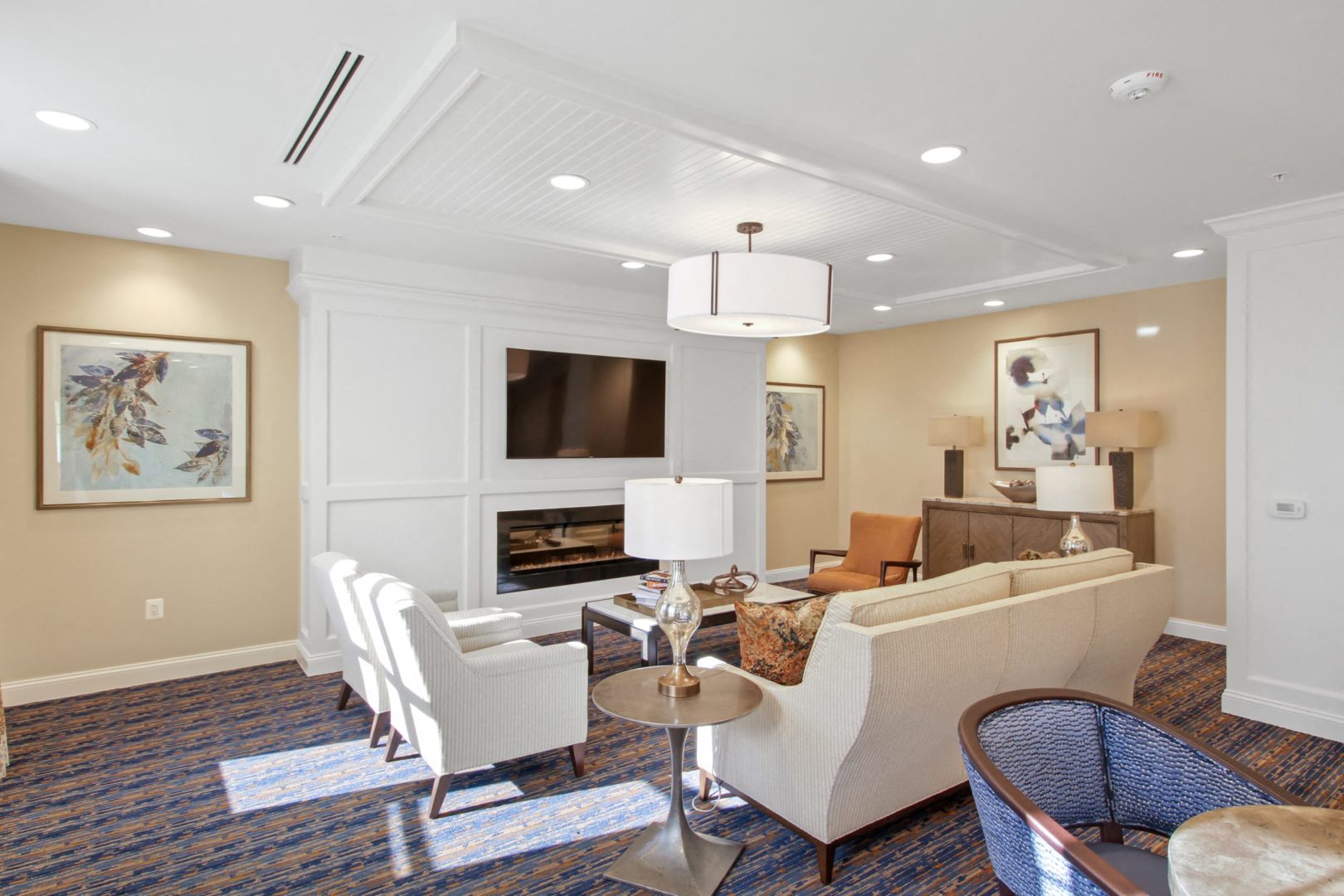 Lounge With TV And Fireplace at White Springs Senior Living, Warrenton, VA